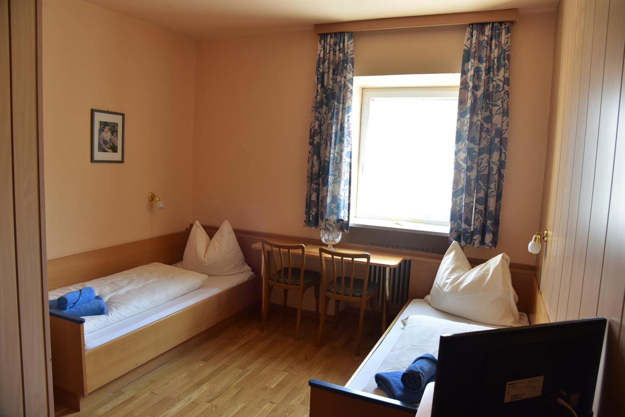 Stiftsgasthof Hochburg Dış mekan fotoğraf