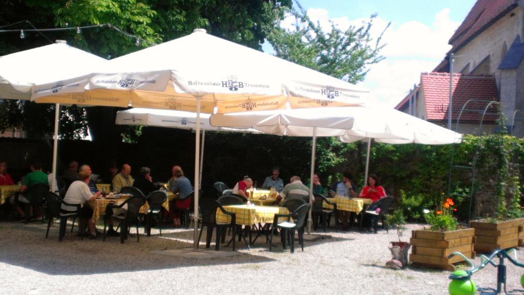 Stiftsgasthof Hochburg Dış mekan fotoğraf