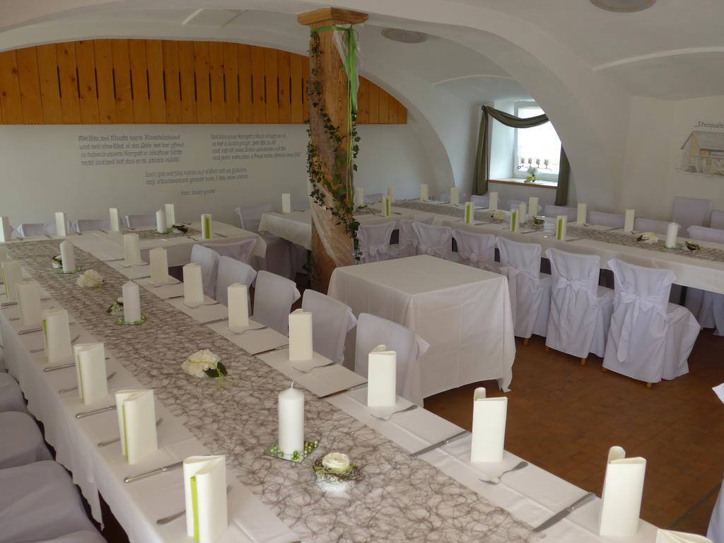 Stiftsgasthof Hochburg Dış mekan fotoğraf